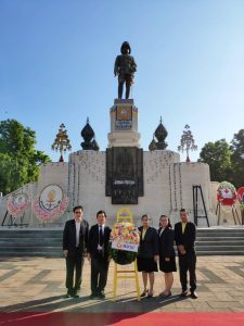 ร่วมพิธีวางพวงมาลาถวายบังคมพระบรมราชานุสรณ์พระบาทสมเด็จพระมงกุฏเกล้าเจ้าอยู่หัว เนื่องในวันคล้ายวันสวรรคต