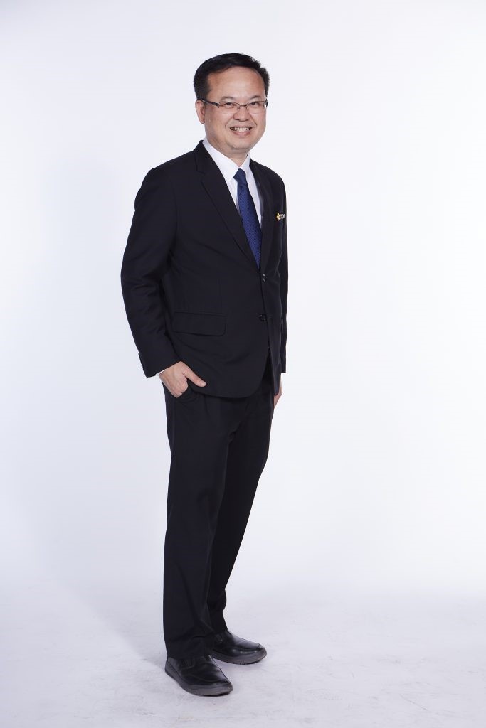 A person wearing a suit and tie Description automatically generated