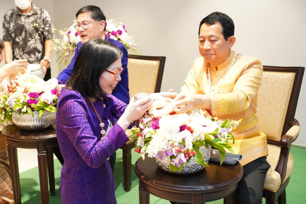 อว. ร่วมสืบสานประเพณีไทย จัดพิธีสรงน้ำพระและรดน้ำขอพร เนื่องในวันสงกรานต์ ประจำปี พ.ศ. 2566