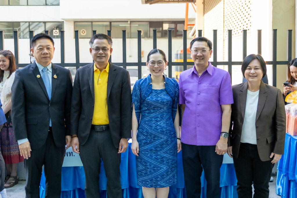 พิธีทำบุญตักบาตรอาหารแห้ง เนื่องในโอกาสวันขึ้นปีใหม่ 2568 กระทรวง อว.