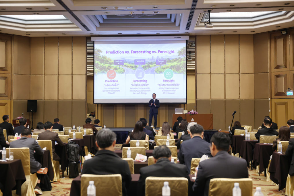 บรรยายในหัวข้อ “อ่านอนาคตให้ออก ออกแบบนวัตกรรมให้ทันโลก (Foresight & Innovation Strategy)”