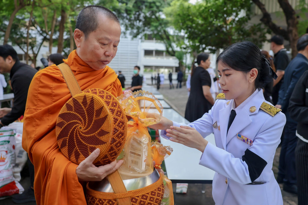 สอวช. ร่วมพิธีบำเพ็ญกุศลและทำบุญตักบาตรอุทิศถวายแด่สมเด็จพระเจ้าลูกเธอเจ้าฟ้าพัชรกิติยาภา เนื่องในพระราชพิธีทรงบำเพ็ญพระราชกุศลสตมวาร (๑๐๐ วัน)