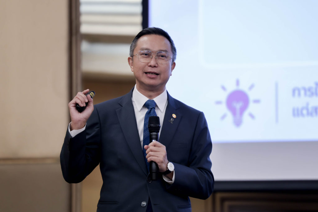 บรรยายในหัวข้อ “อ่านอนาคตให้ออก ออกแบบนวัตกรรมให้ทันโลก (Foresight & Innovation Strategy)”