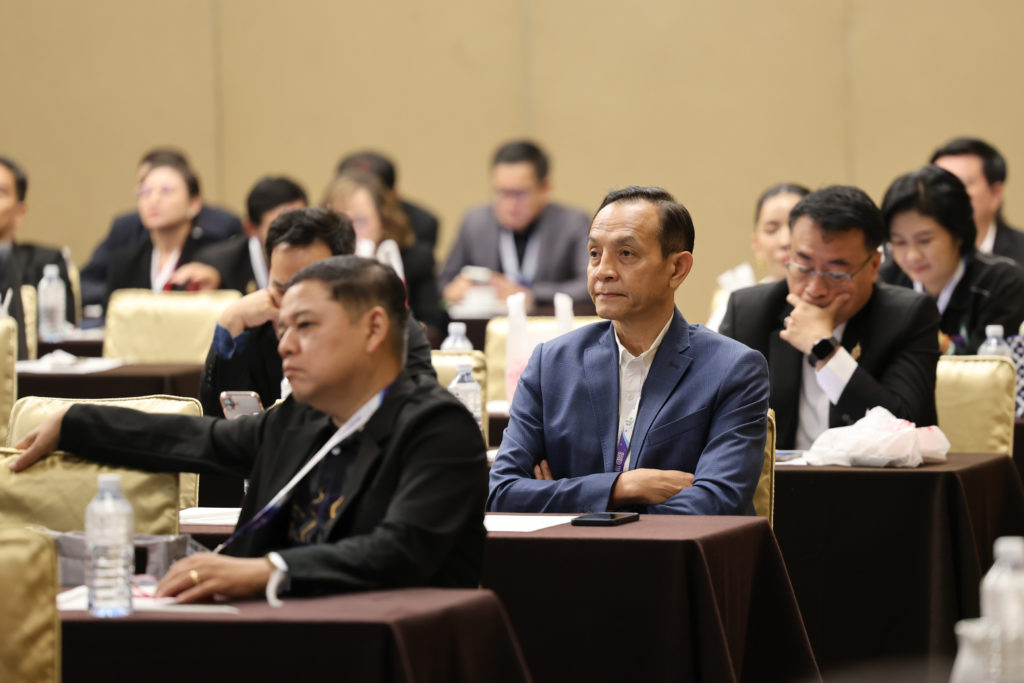 บรรยายในหัวข้อ “อ่านอนาคตให้ออก ออกแบบนวัตกรรมให้ทันโลก (Foresight & Innovation Strategy)”